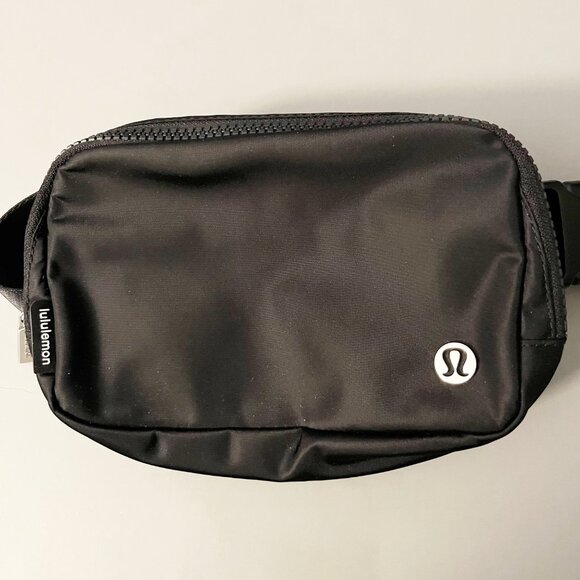 NWT Lululemon everywhere belt bag - Picture 2 of 8